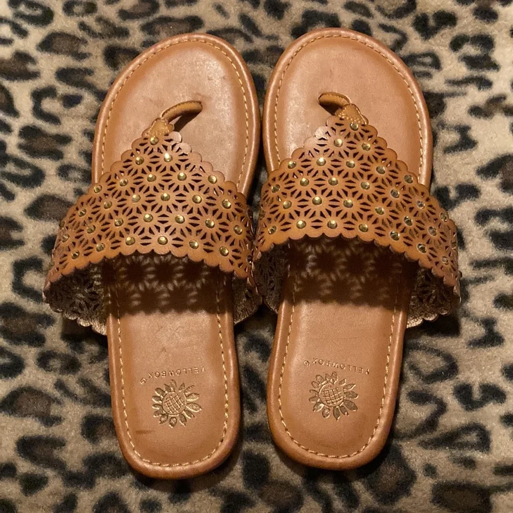 NWOB YELLOWBOX Sandals Women’s Size 8 Natural “Tessie” Slip On Thong Sandals - Picture 2 of 10